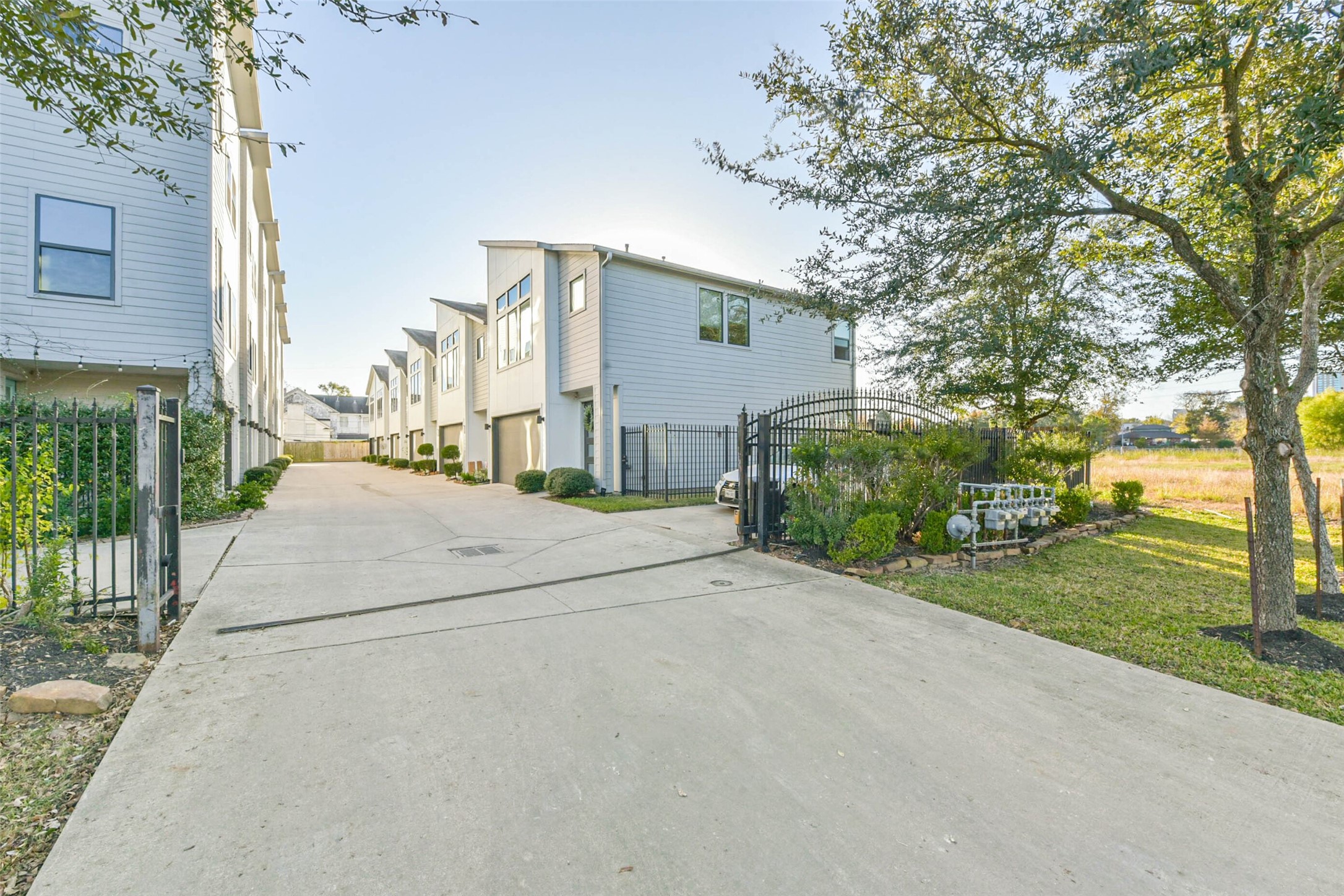 3206 North MacGregor Way, Unit A Houston, TX 77004 - Photo 29 of 30 a view of backyard of house with green space