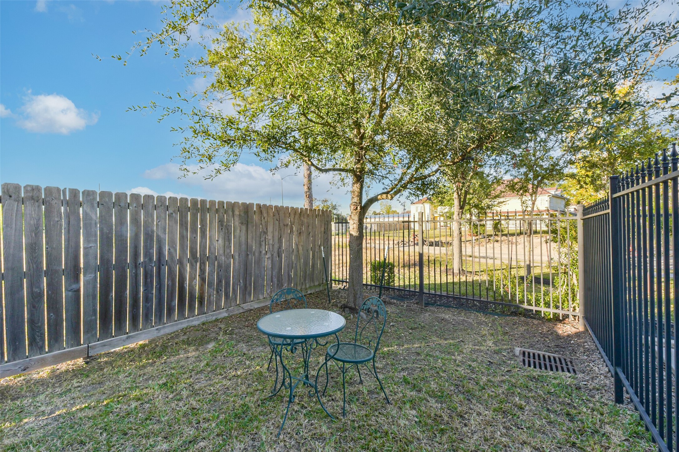 3206 North MacGregor Way, Unit A Houston, TX 77004 - Photo 4 of 30 a view of outdoor space and garden