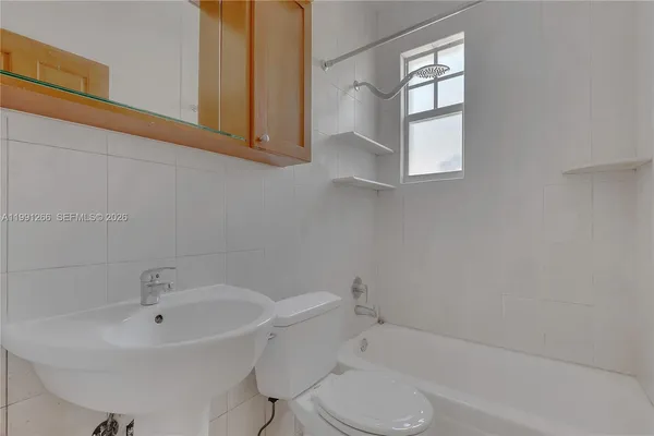 $2,200 | 814 Lenox Avenue, Unit 8, Miami Beach, FL 33139