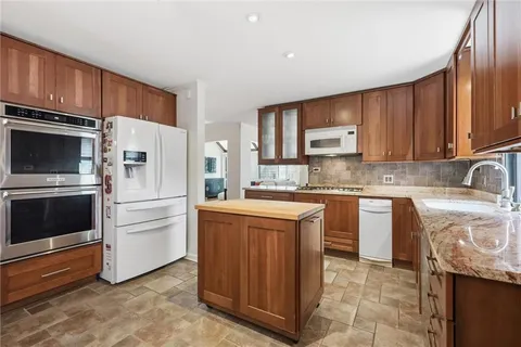 $399,000 | 4557 Walnut Street, Kansas City, MO 64111