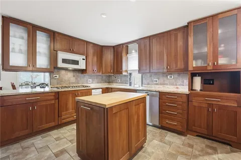 $399,000 | 4557 Walnut Street, Kansas City, MO 64111