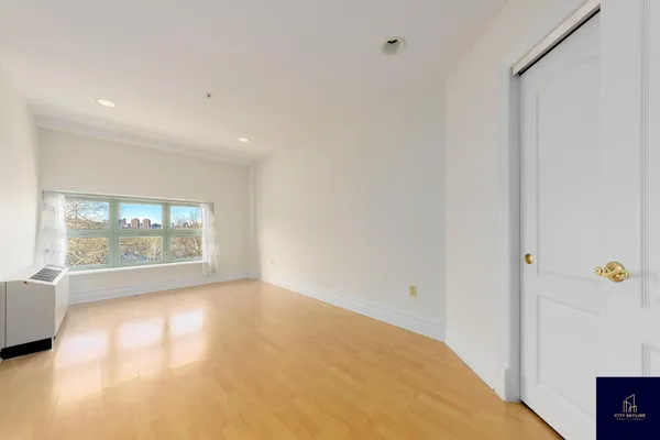 $835,000 | 19-19 24th Avenue, Unit L411 | Astoria