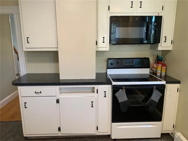 $2,400 | 16 Grafton Street, Newport, RI 02840