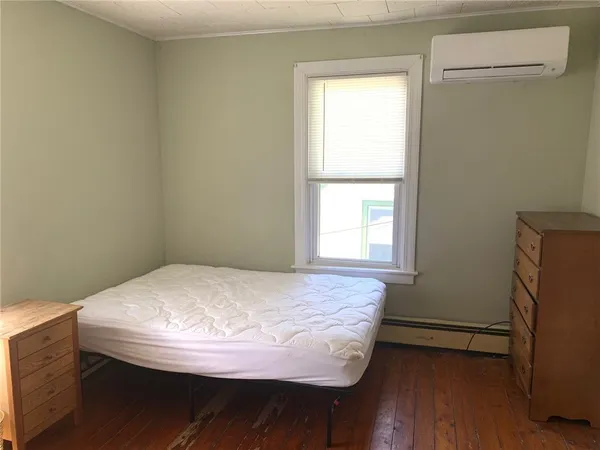 $2,400 | 16 Grafton Street, Newport, RI 02840