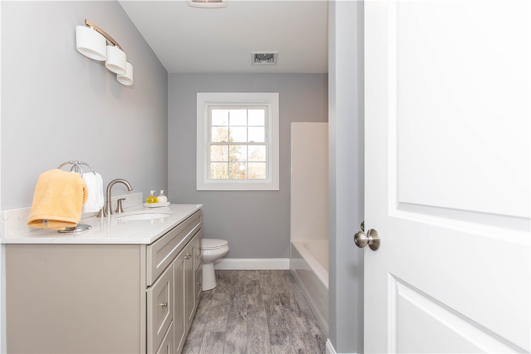 1331 Pippin Orchard Road Cranston, RI 02921 - Photo 20 of 27 Full Bath with Tub/Shower