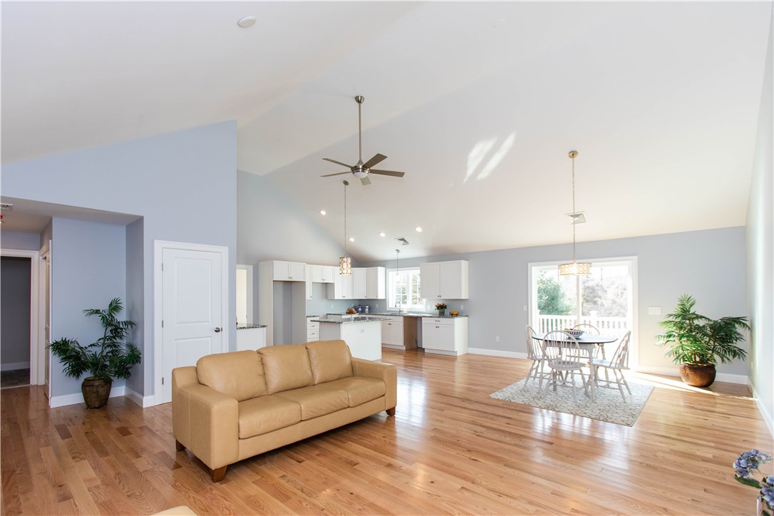 1331 Pippin Orchard Road Cranston, RI 02921 - Photo 6 of 27