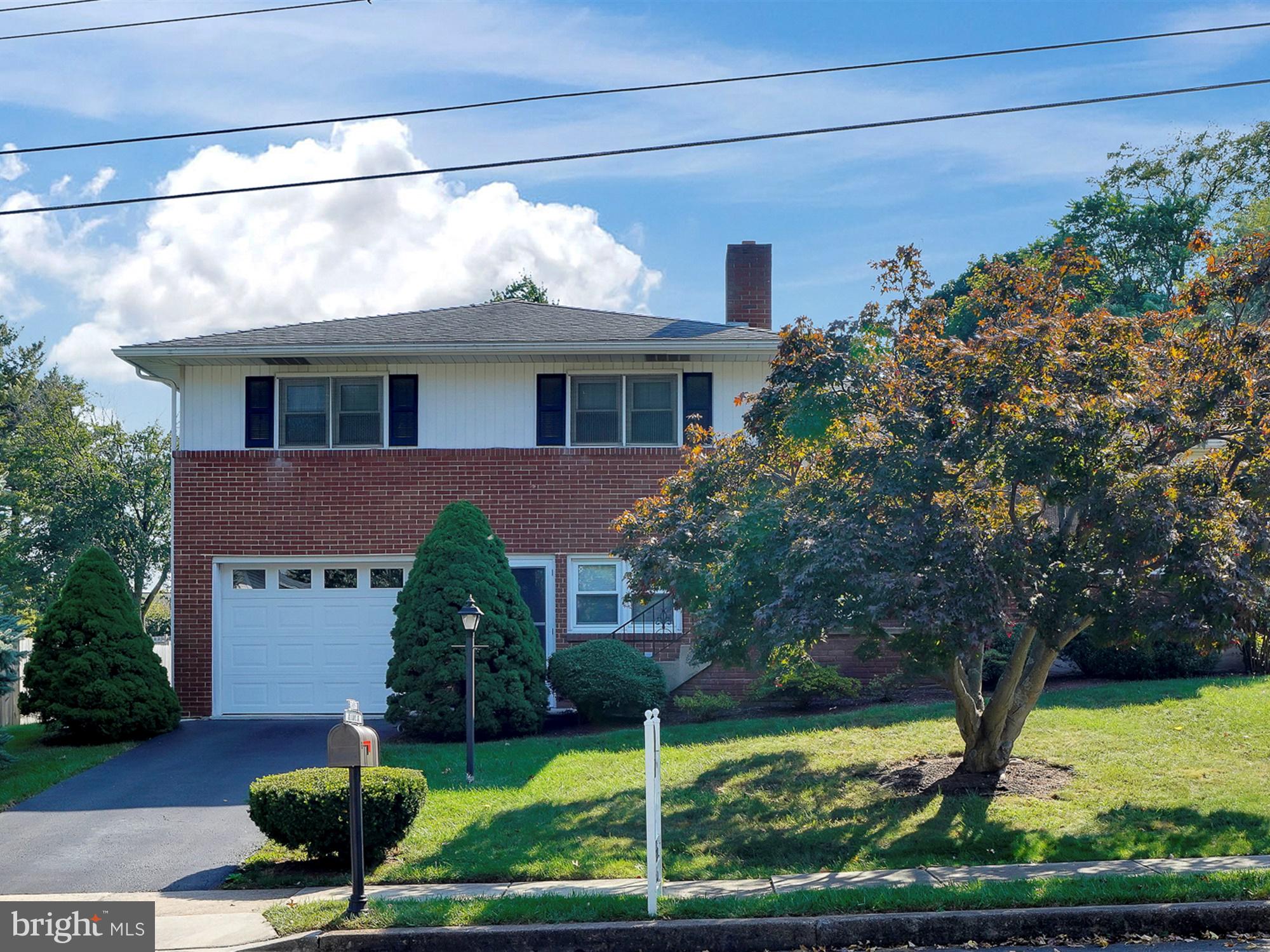 2456 Warwick Road York, PA 17408 - Photo 4 of 30 Gallery Image 4