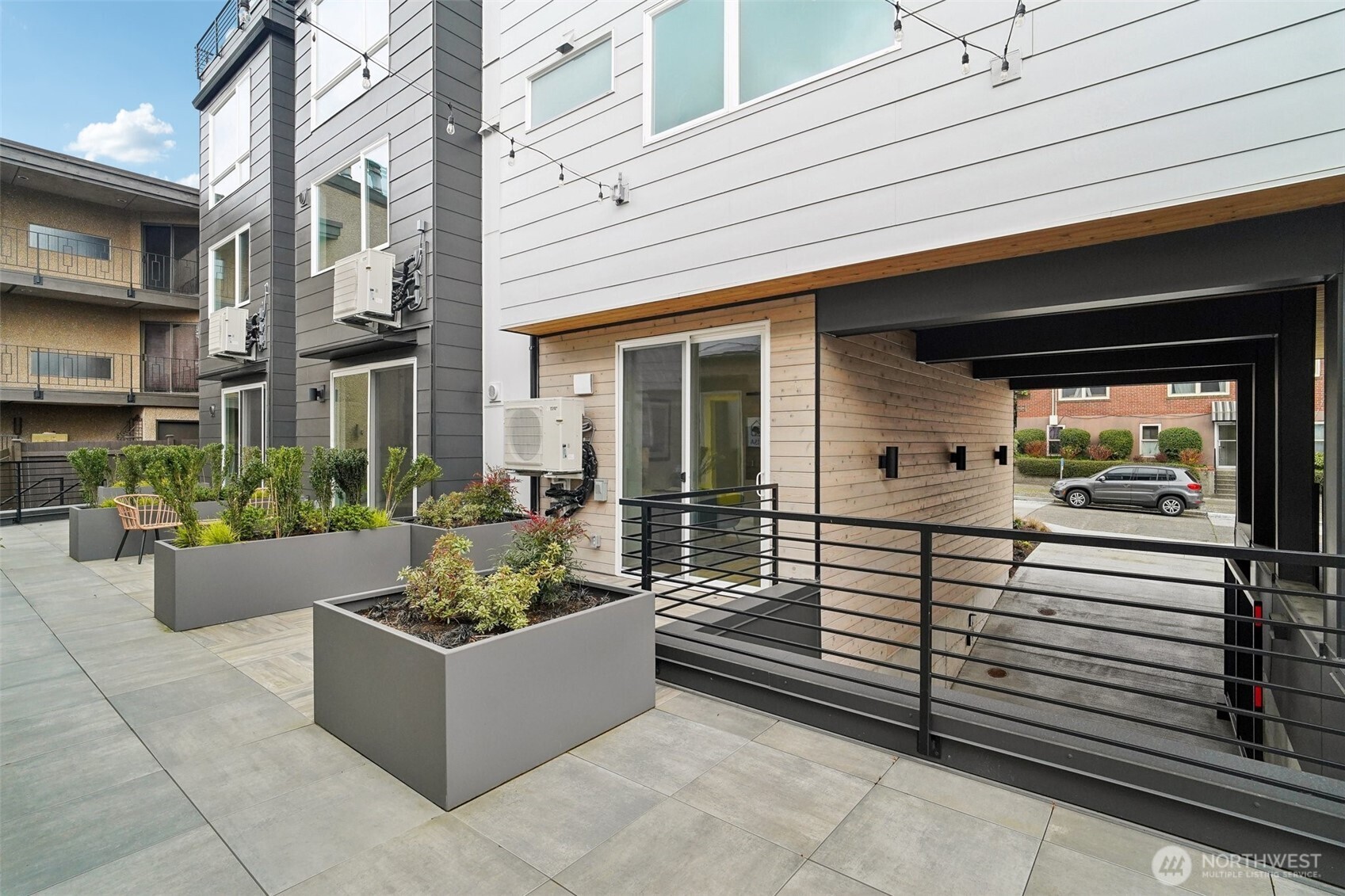 517 Howe Street, Unit B Seattle, WA 98109 - Photo 27 of 38 Gallery Image 27