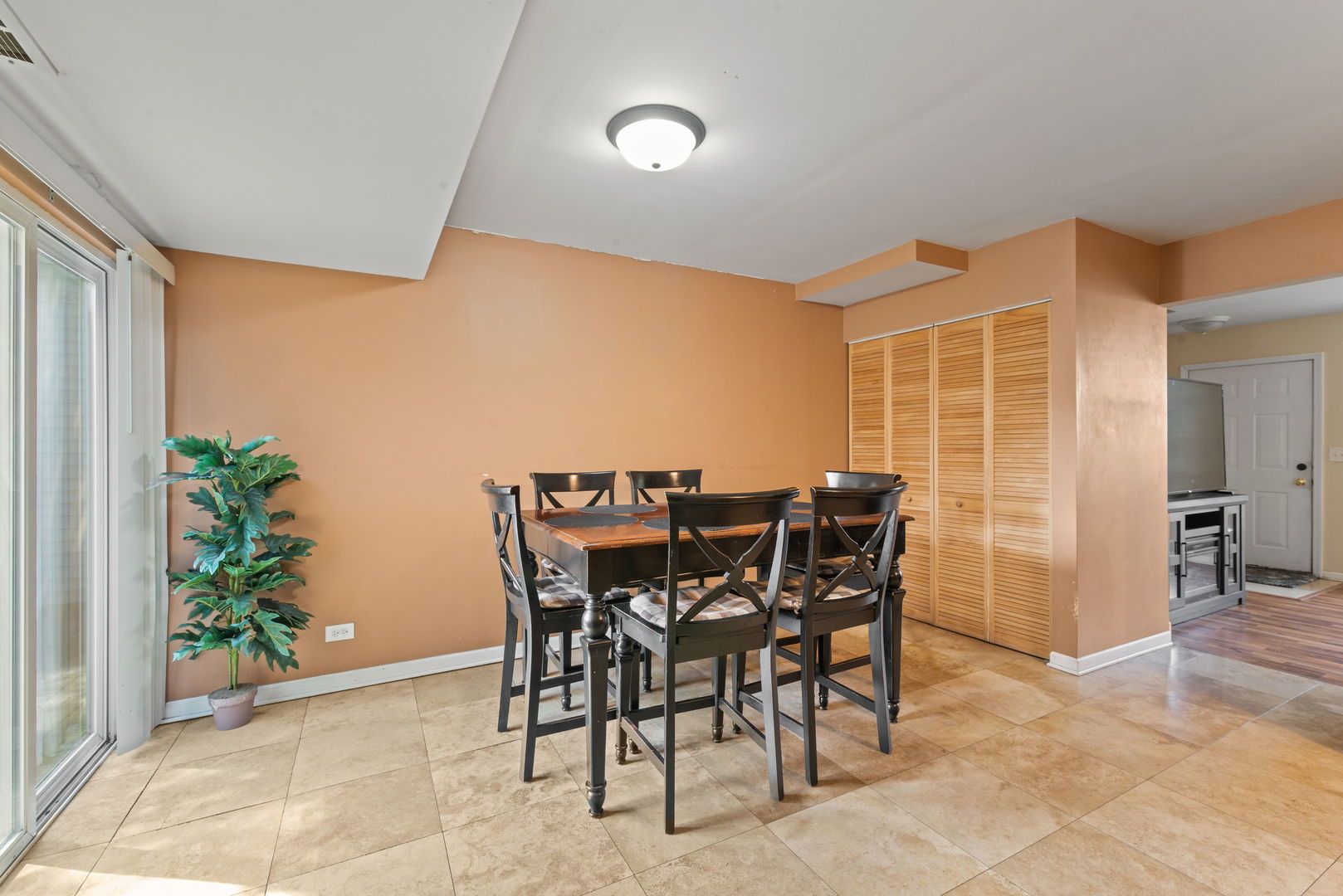 1645 Victoria Park Circle, Unit 1645 Aurora, IL 60504 - Photo 10 of 15