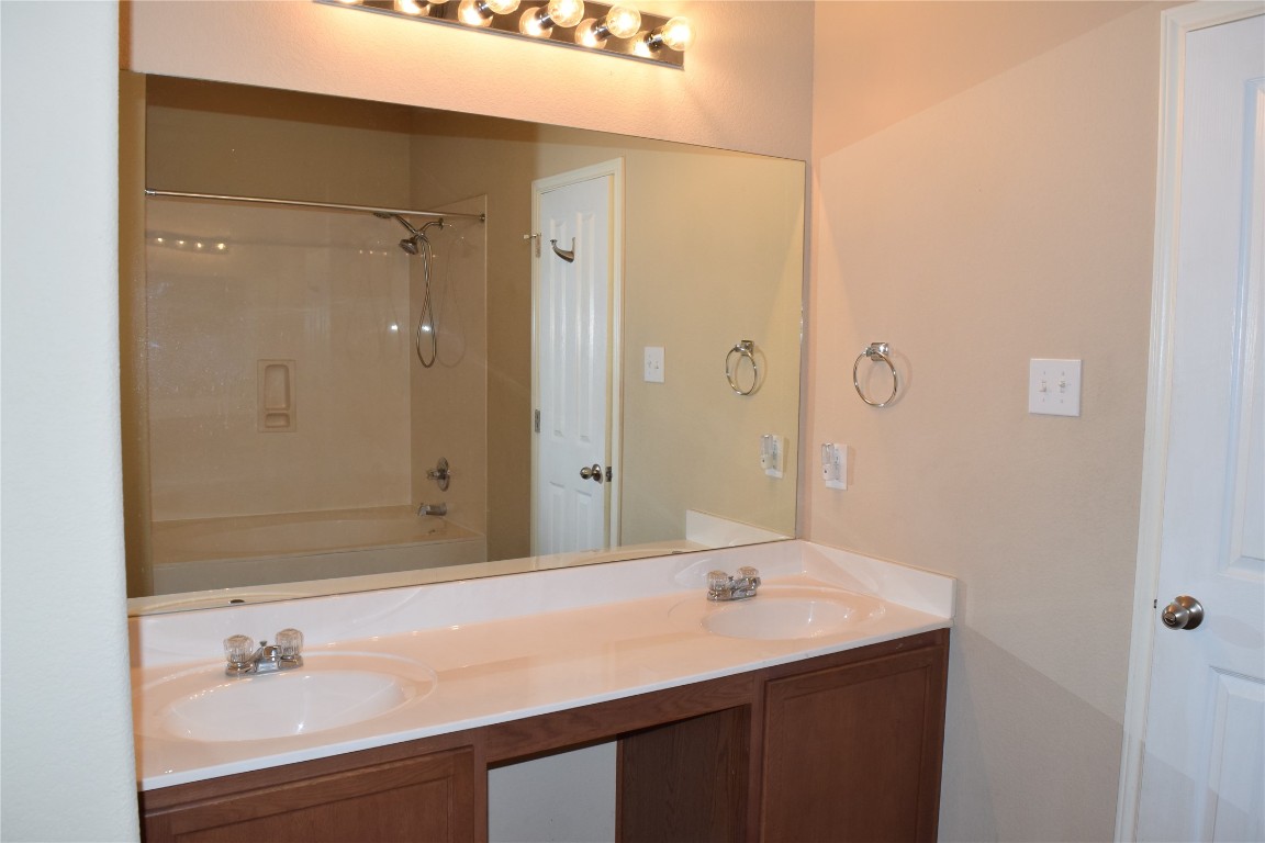 11717 Alexs Lane Austin, TX 78748 - Photo 12 of 32 a bathroom with a sink and a mirror