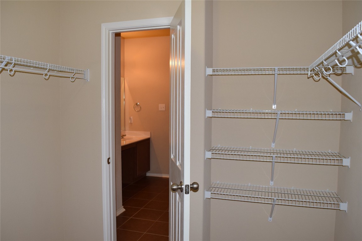 11717 Alexs Lane Austin, TX 78748 - Photo 15 of 32 a view of closet area