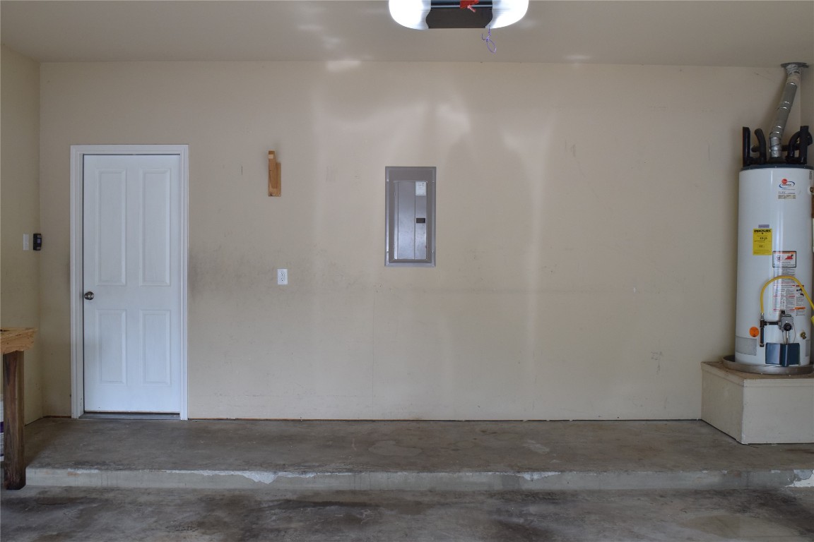 11717 Alexs Lane Austin, TX 78748 - Photo 32 of 32 a view of room with window and hardwood floor