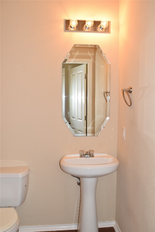 11717 Alexs Lane Austin, TX 78748 - Photo 5 of 32 a bathroom with a sink a mirror and toilet