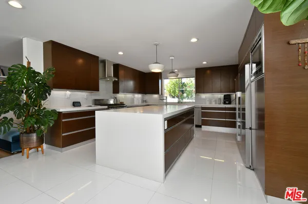 $2,595,000 | 20150 Delita Drive, Woodland Hills, CA 91364