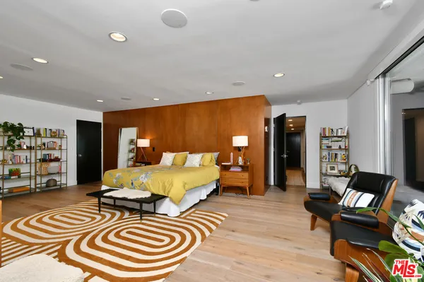 $2,595,000 | 20150 Delita Drive, Woodland Hills, CA 91364