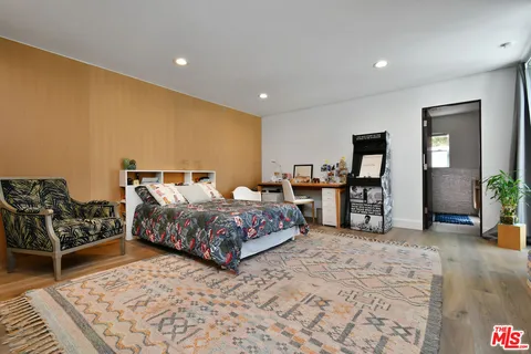 $2,595,000 | 20150 Delita Drive, Woodland Hills, CA 91364