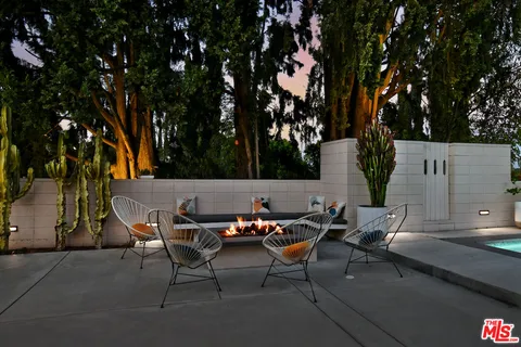 $2,595,000 | 20150 Delita Drive, Woodland Hills, CA 91364