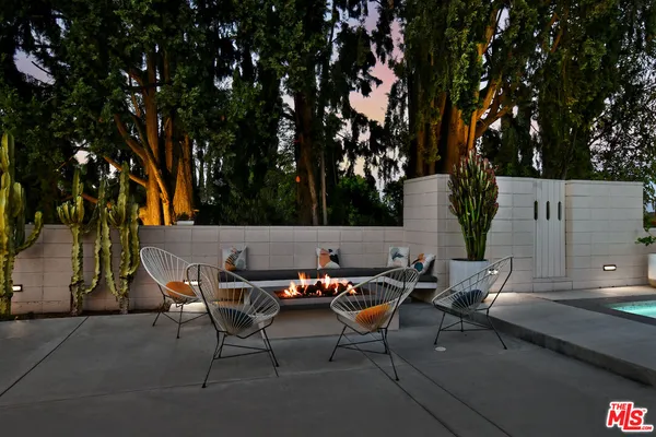 $2,595,000 | 20150 Delita Drive, Woodland Hills, CA 91364