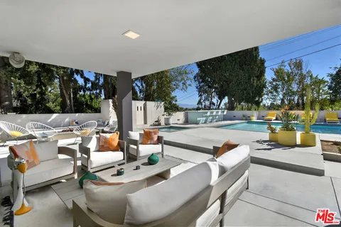 $2,595,000 | 20150 Delita Drive, Woodland Hills, CA 91364