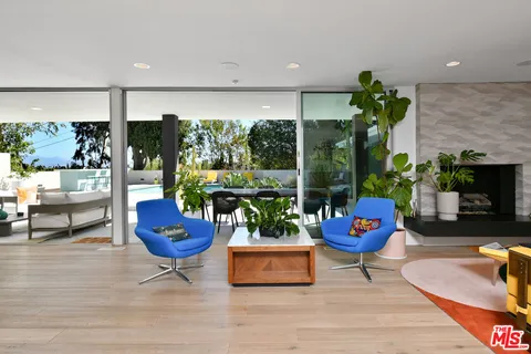 $2,595,000 | 20150 Delita Drive, Woodland Hills, CA 91364