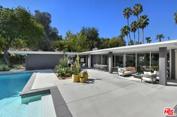 $2,595,000 | 20150 Delita Drive, Woodland Hills, CA 91364