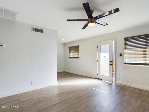 $1,250 | 3038 North 38th Street, Unit 4, Phoenix, AZ 85018