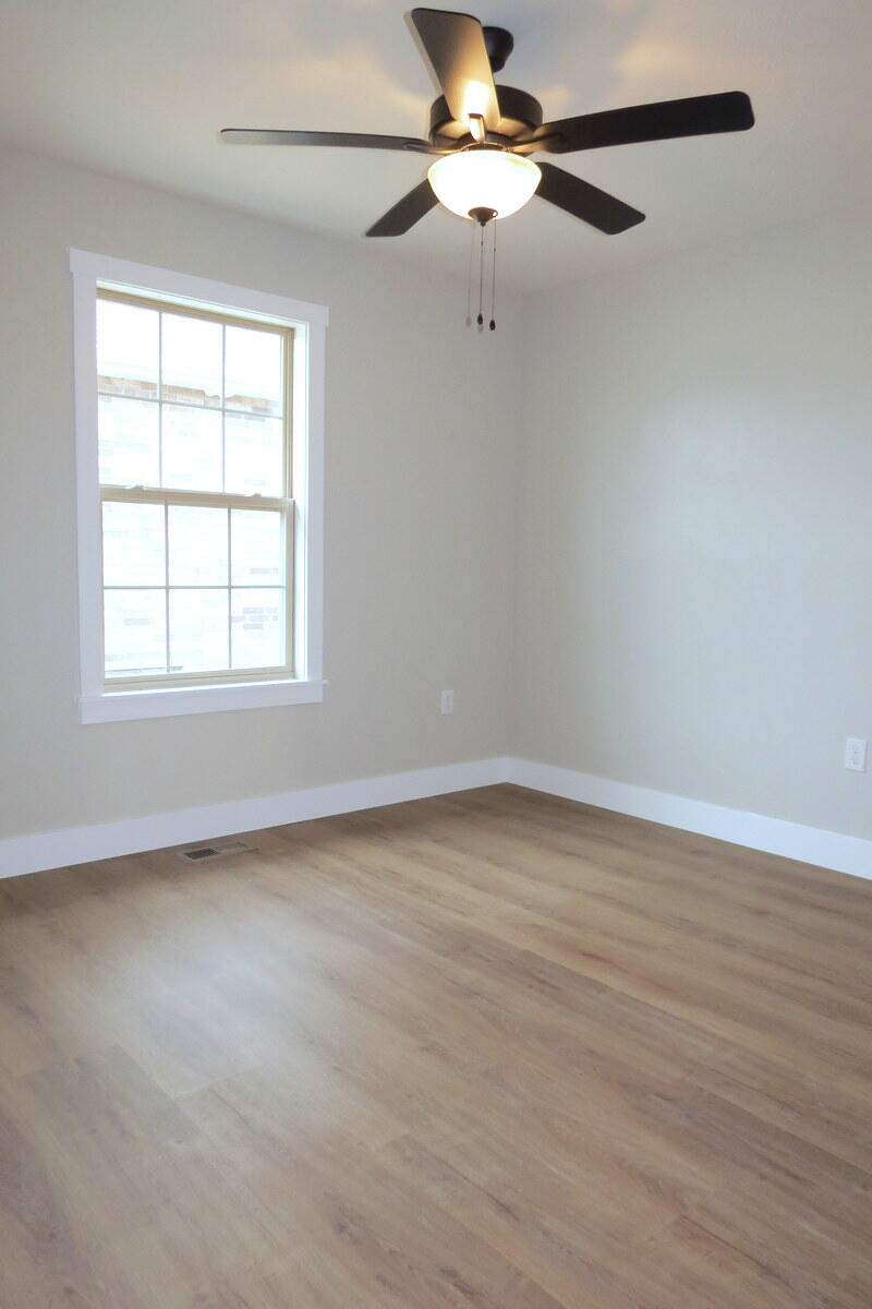 3781 West Riley Street Bolivar, MO 65613 - Photo 8 of 27 IMG_8358