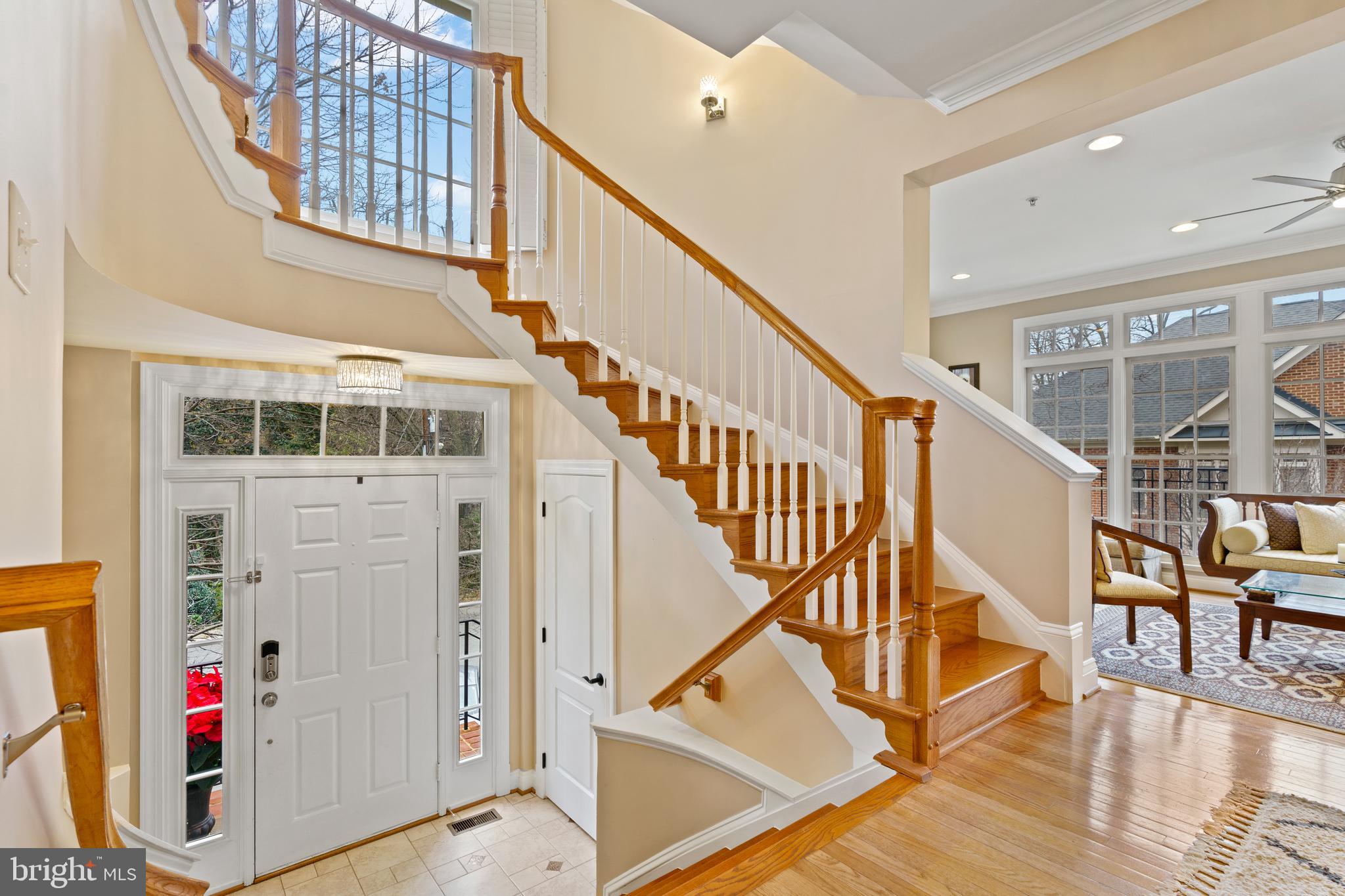 7429 Seneca Ridge Drive McLean, VA 22102 - Photo 6 of 48 Foyer