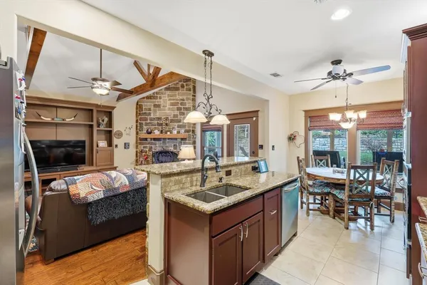 $495,000 | 365 Dublin Circle, Gordonville, TX 76245