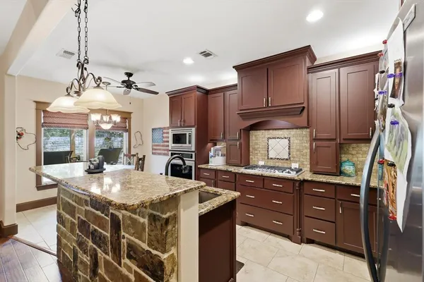 $495,000 | 365 Dublin Circle, Gordonville, TX 76245