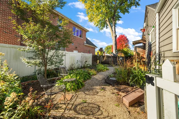 a view of a pathway with a house
