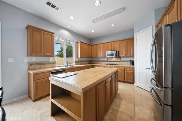 $998,000 | 28653 Crown Heights Court, Canyon Country, CA 91387