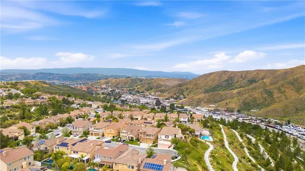 $998,000 | 28653 Crown Heights Court, Canyon Country, CA 91387