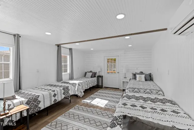 $2,499,900 | 6600 Fish Hatchery Road, Russellville, TN 37860