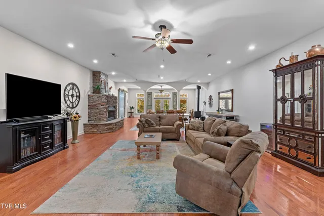 $2,499,900 | 6600 Fish Hatchery Road, Russellville, TN 37860