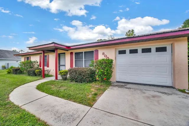 a front view of house with yard