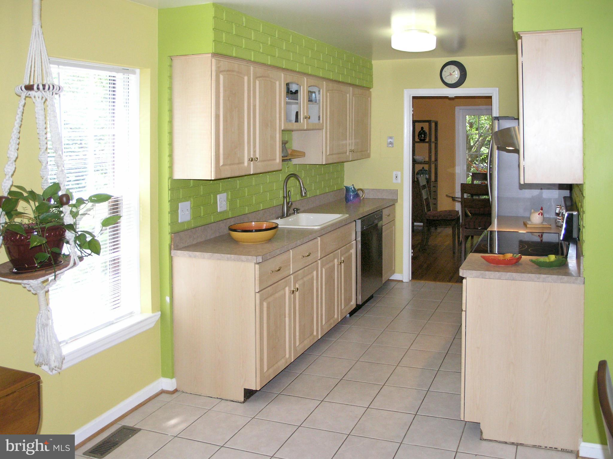 2130 Golf Course Drive Reston, VA 20191 - Photo 13 of 30 Kitchen