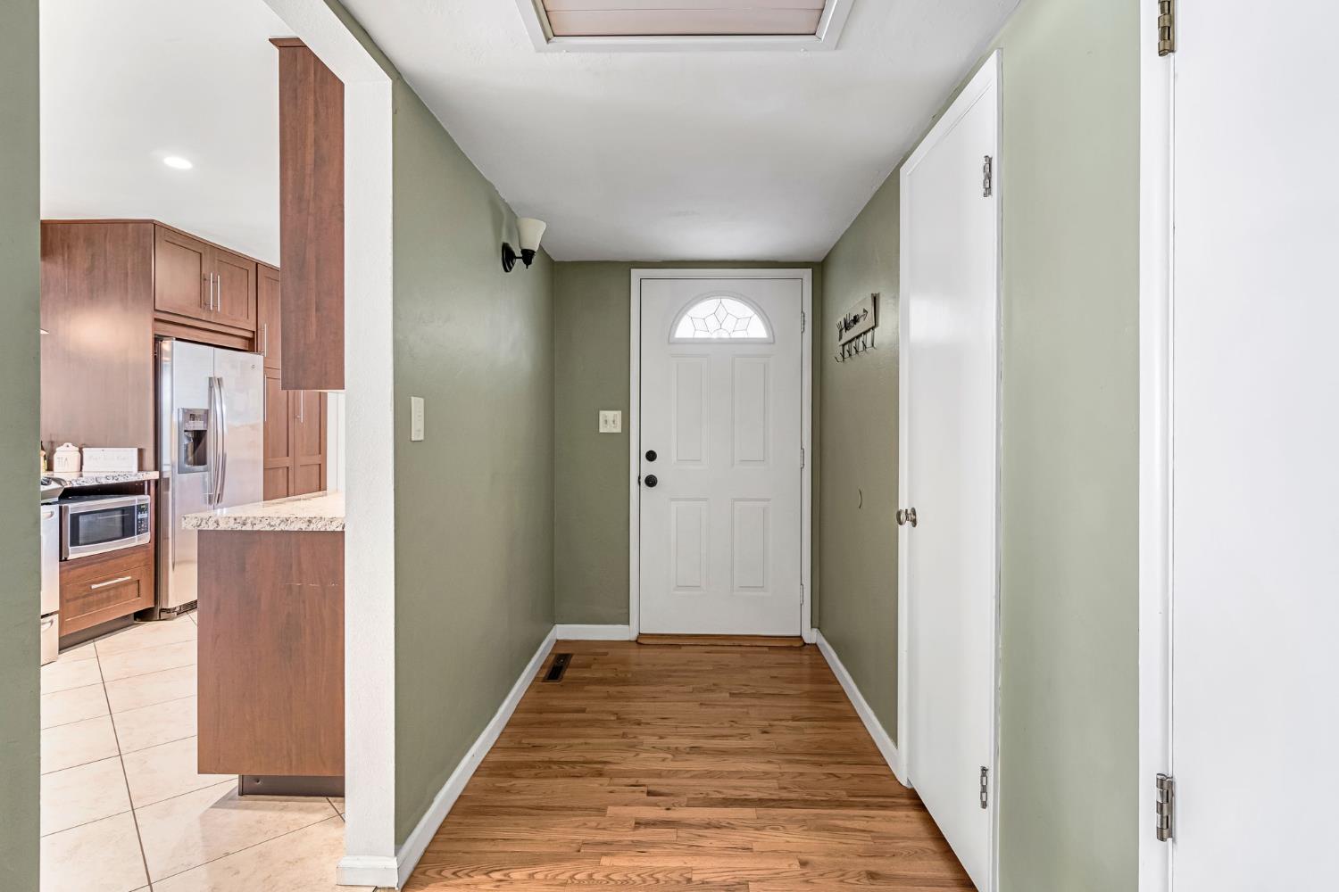 172 West Scott Avenue Fresno, CA 93704 - Photo 2 of 15