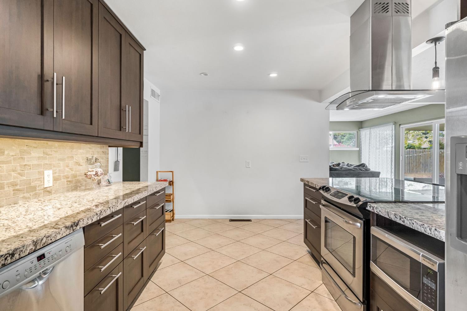 172 West Scott Avenue Fresno, CA 93704 - Photo 4 of 15