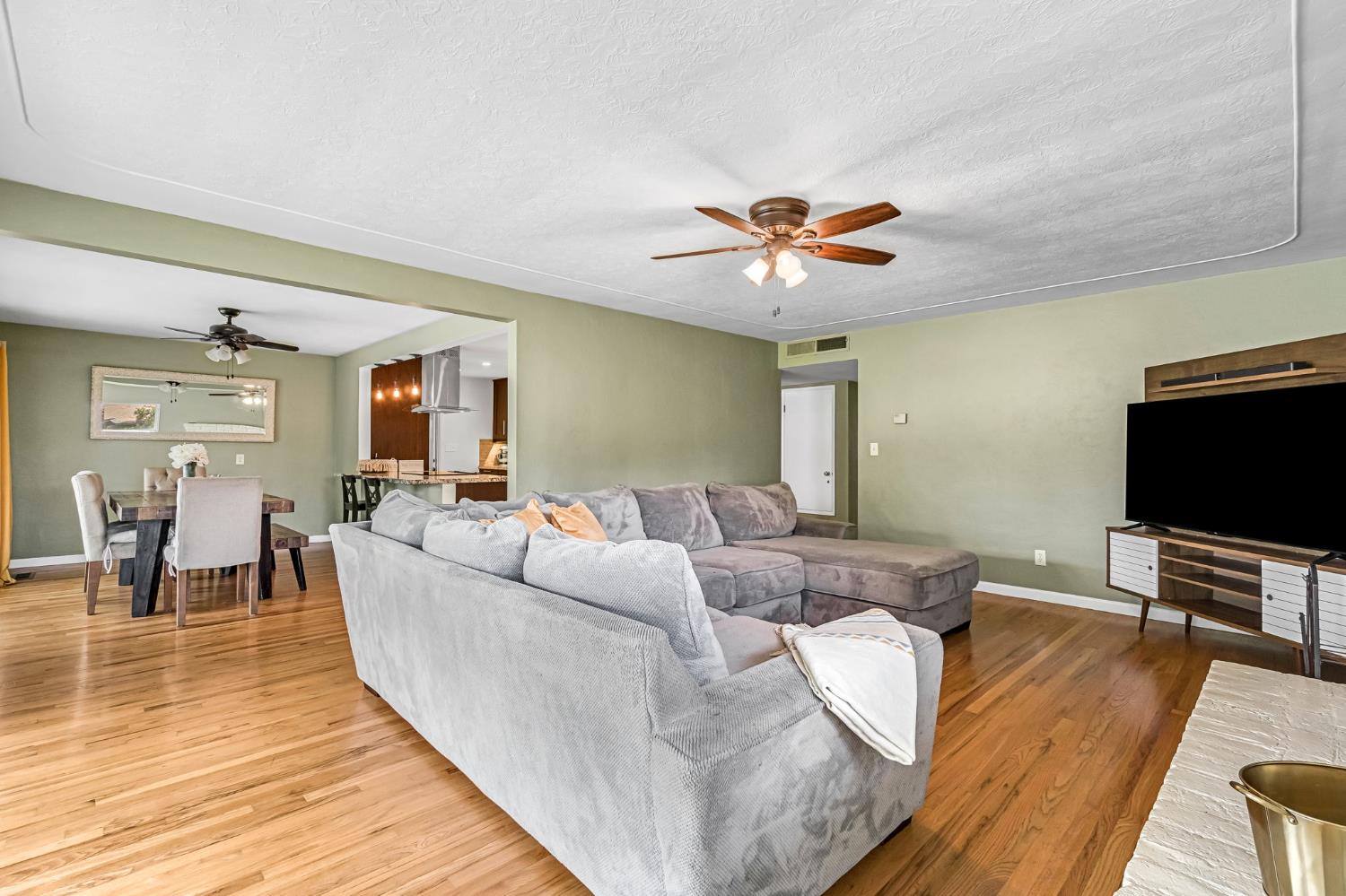 172 West Scott Avenue Fresno, CA 93704 - Photo 7 of 15