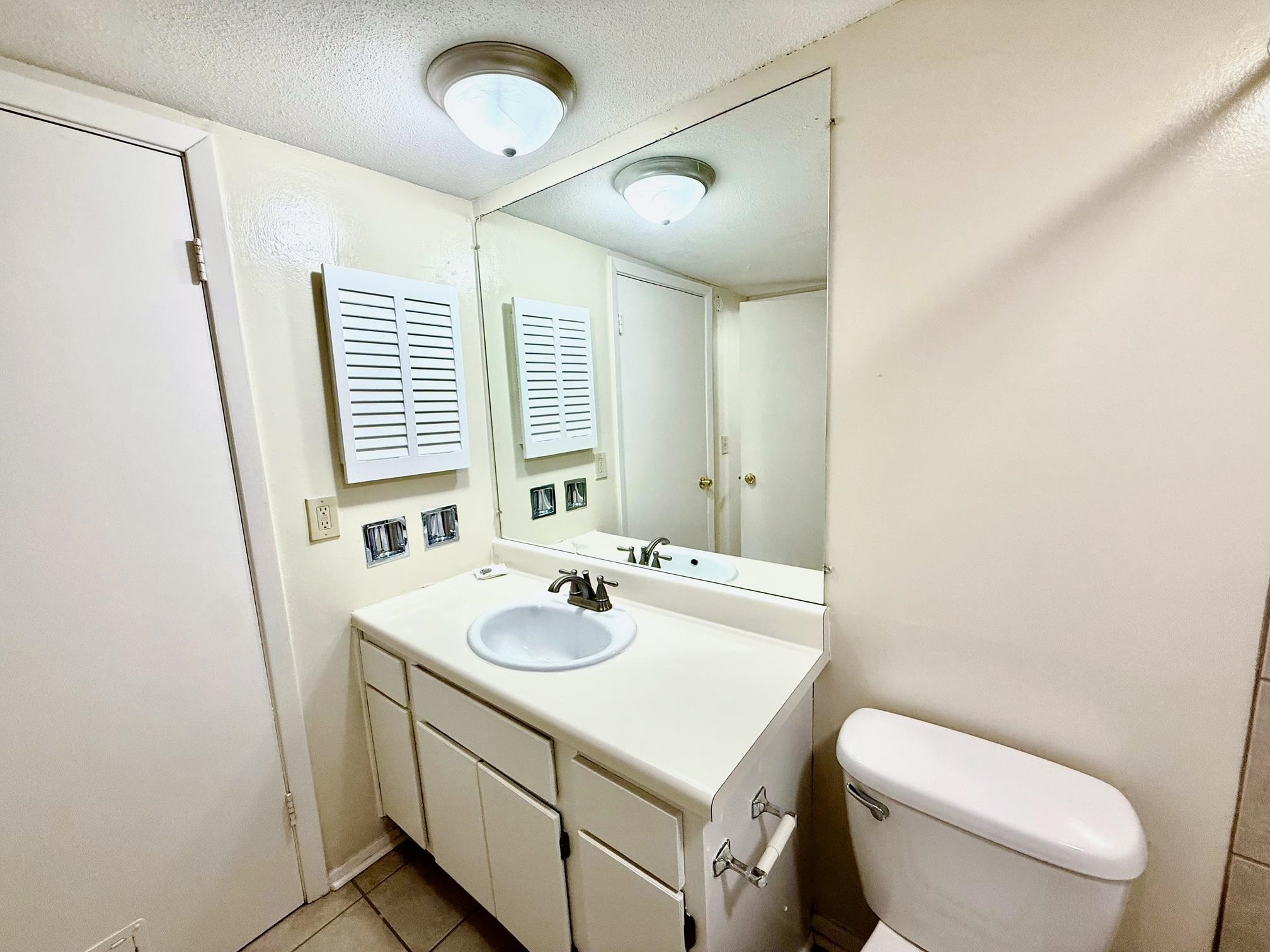 6571 Poplar Avenue, Unit 2 Germantown, TN 38138 - Photo 17 of 18 a bathroom with a sink toilet and window
