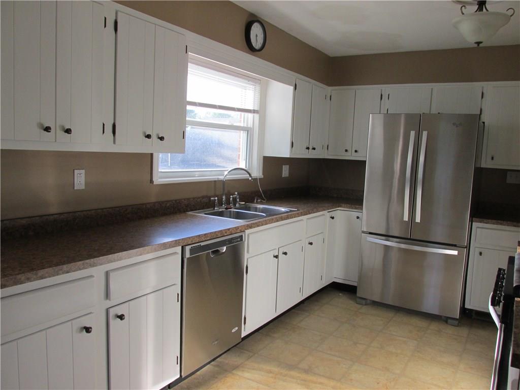180 Easton Road Hermitage, PA 16148 - Photo 9 of 25 Stainless Steel Appliances ready for the Chef in the House!