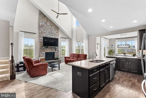 $1,150,000 | 35829 Peninsula Court, Round Hill, VA 20141