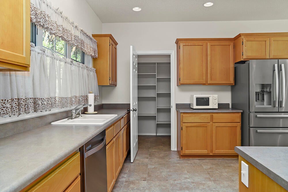 699 Three Pines Road Grants Pass, OR 97526 - Photo 11 of 40 4074BCB0-E873-45BF-AF85-294C64347CA2