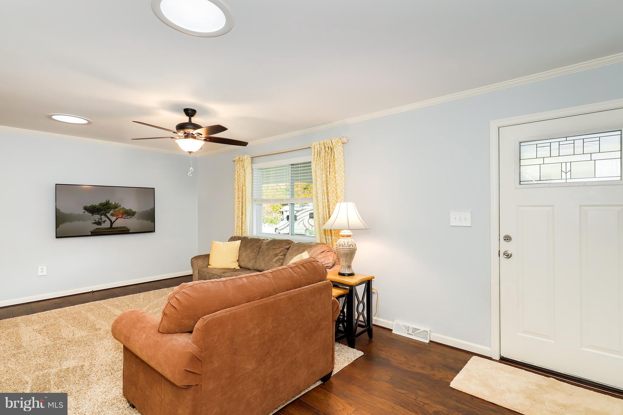212 Hickory Point Road Pasadena, MD 21122 - Photo 4 of 30 Gallery Image 4