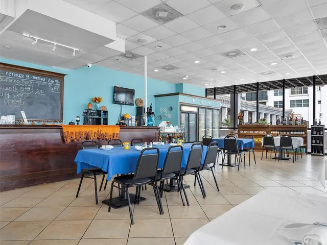 a view of utility room