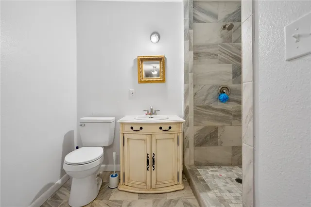 a view of a livingroom with furniture and entryway