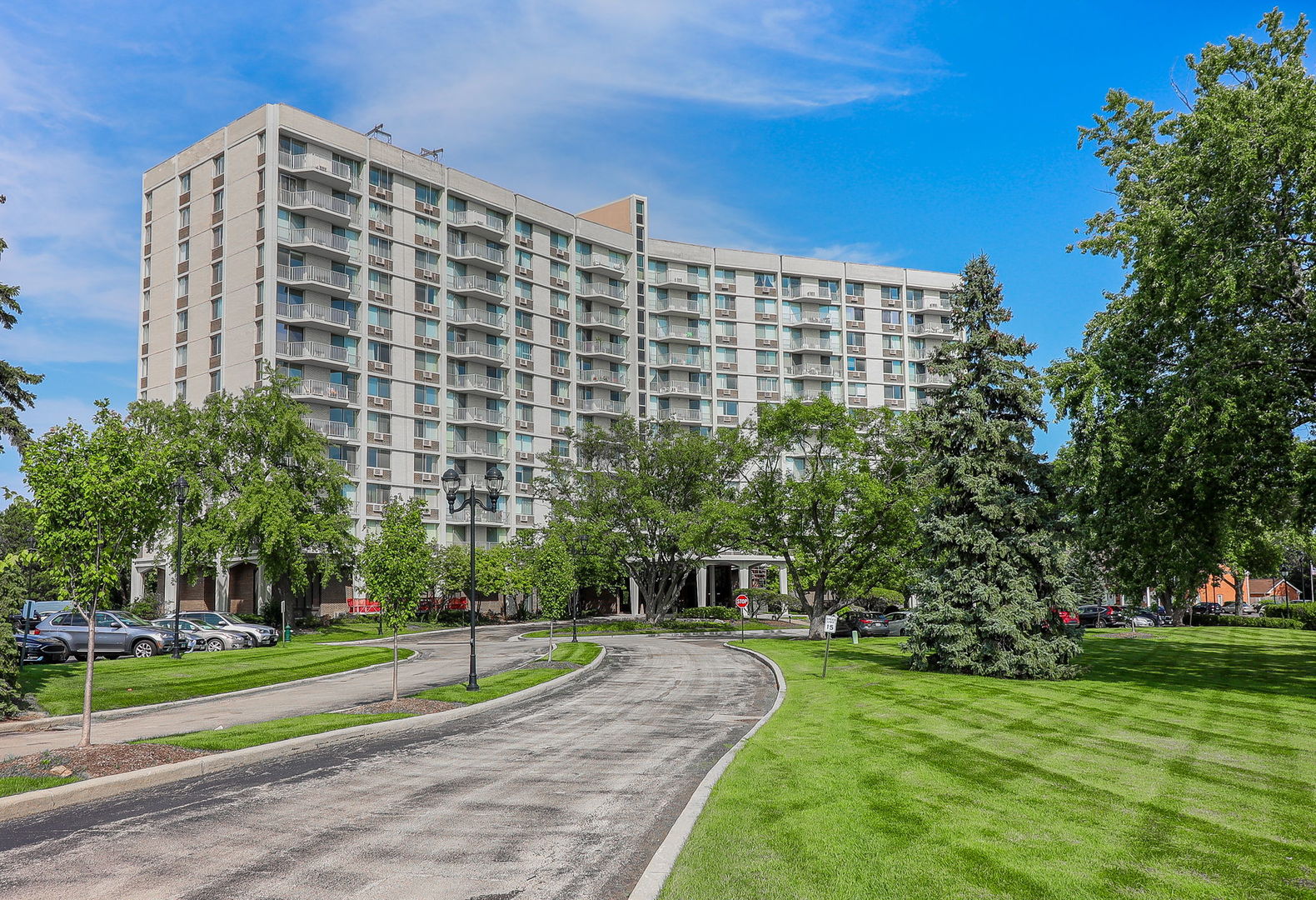 20 North Tower Road, Unit 12F Oak Brook, IL 60523 - Photo 1 of 20 Gallery Image 1
