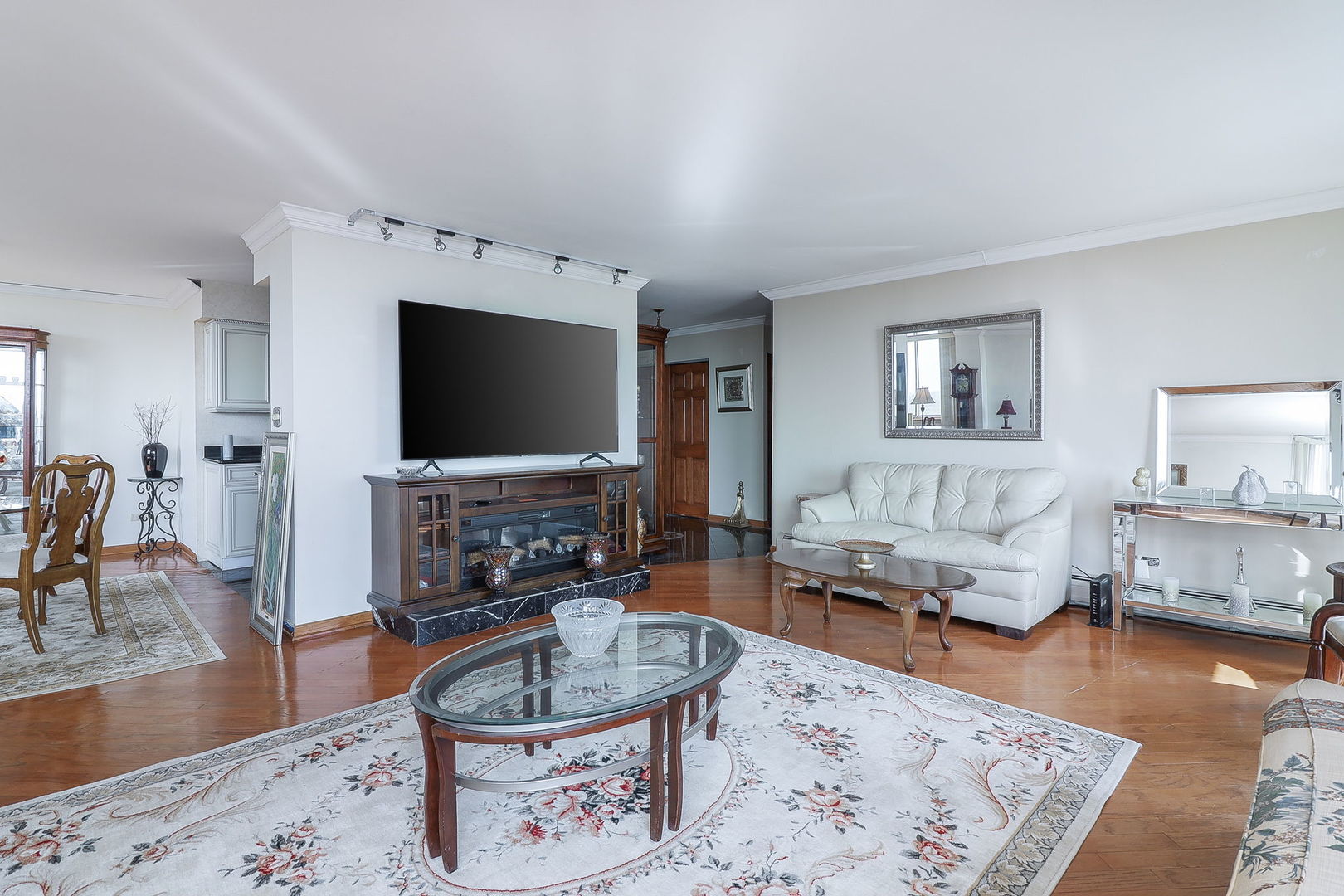 20 North Tower Road, Unit 12F Oak Brook, IL 60523 - Photo 6 of 20 Gallery Image 6