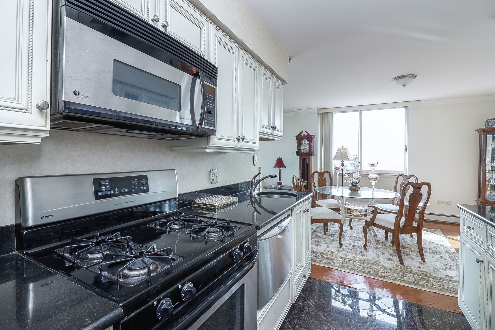 20 North Tower Road, Unit 12F Oak Brook, IL 60523 - Photo 10 of 20 Gallery Image 10